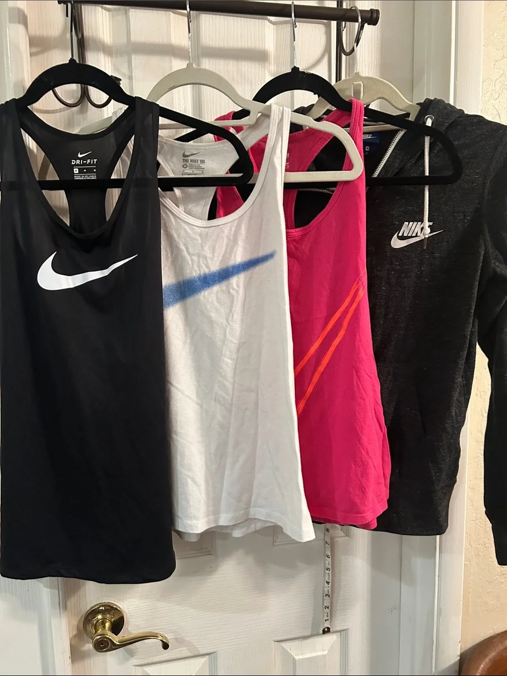 Huge Nike lot !! Tops / leggings & bag
